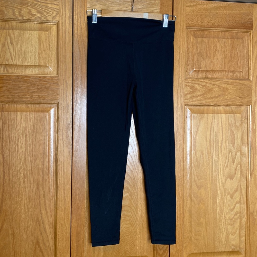 Zyia butt lifting 7/8 length black leggings size 8-10